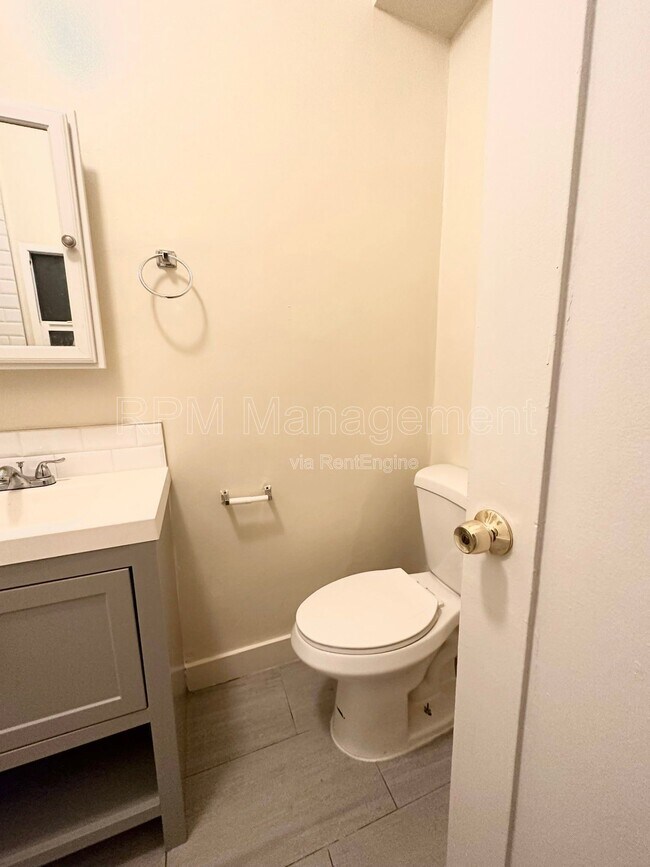 Building Photo - 1825 Ivar Ave