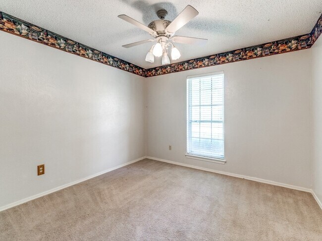 Building Photo - 2007 Mistletoe Dr