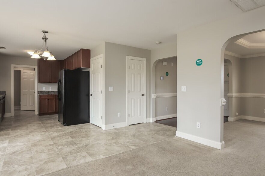 Building Photo - 120 Braxman Ln