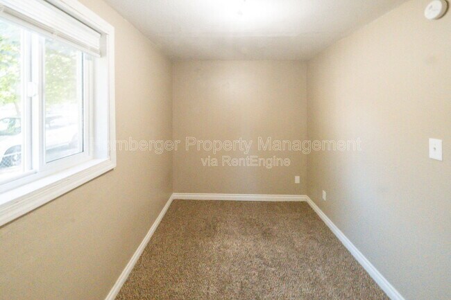 Building Photo - 611 E Longfellow Ave