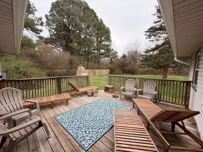 Building Photo - 3 bedroom 2 bath near U of A campus - a must see!