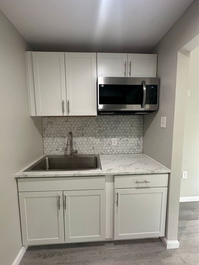 Building Photo - 607 New River Dr