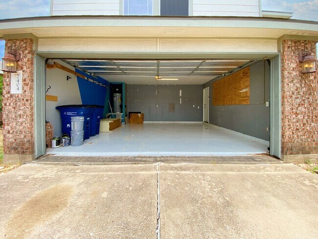 Building Photo - Spacious 4 Bed 3 Bath Rental with Modern Touches in Austin