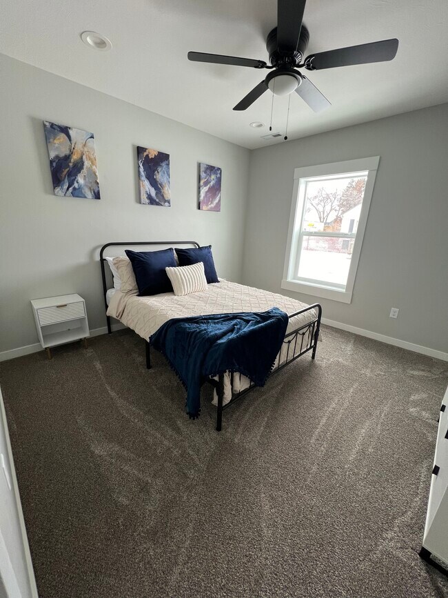 Building Photo - 418 W 18th St