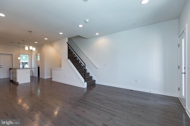 Building Photo - 1641 N Randolph St