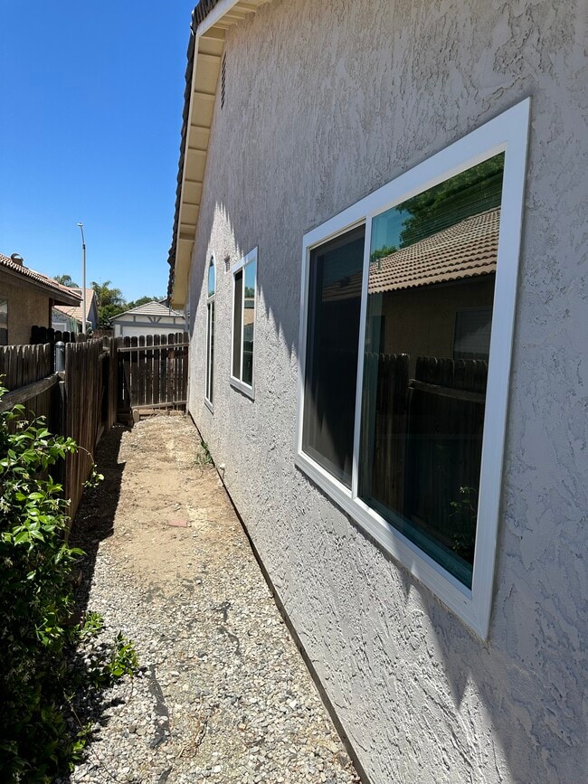 Building Photo - 2257 Carnation Ave