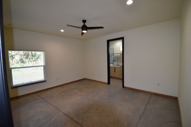 Building Photo - 780 8th Ave NE