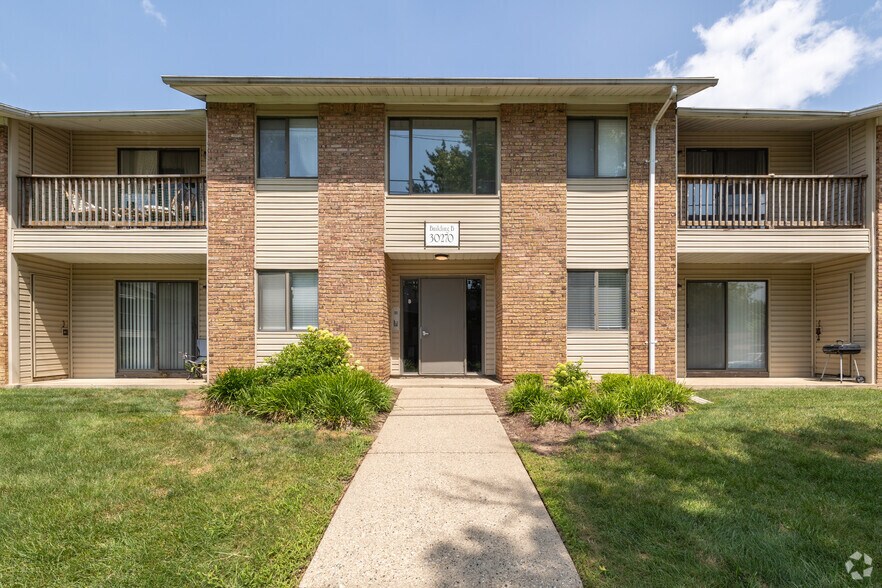 Primary Photo - WOODHUES APARTMENTS - Ideal Farmington Hills Location!