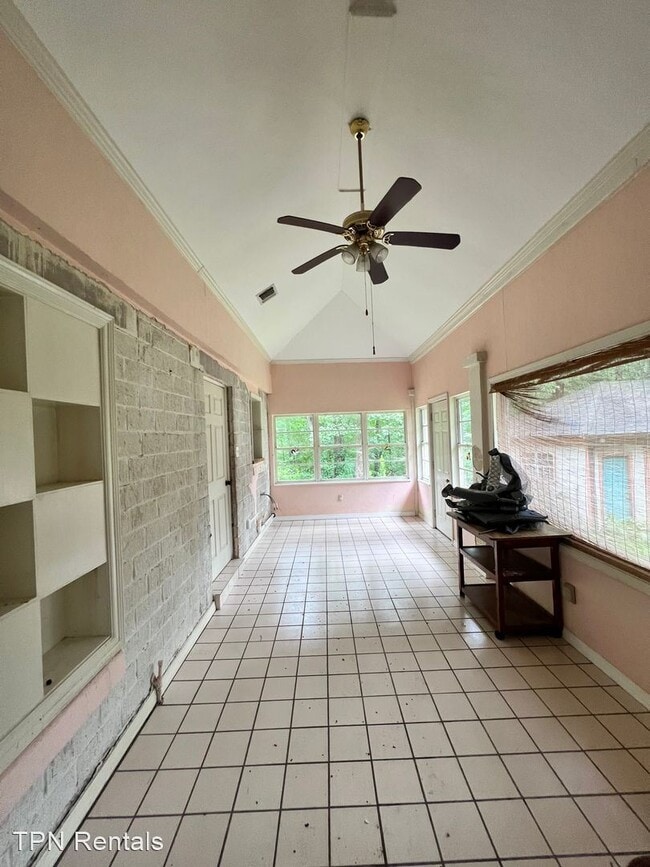 Building Photo - 4 br, 2 bath House - 6259 S. Lakeshore Dr.