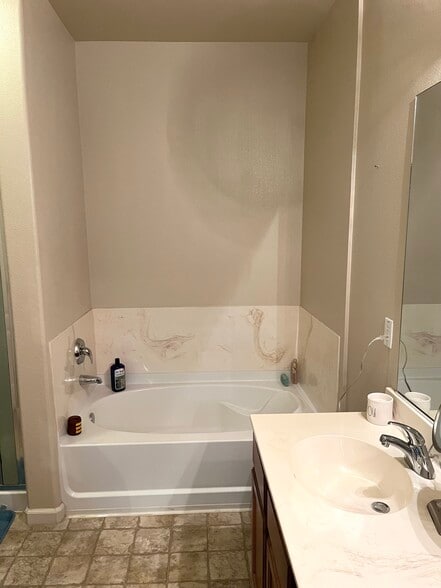 Master bathroom - 5350 Dunlay