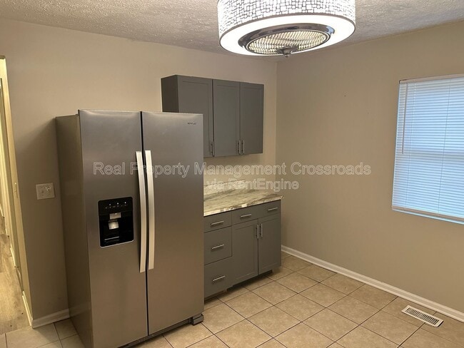 Building Photo - 832 N California St