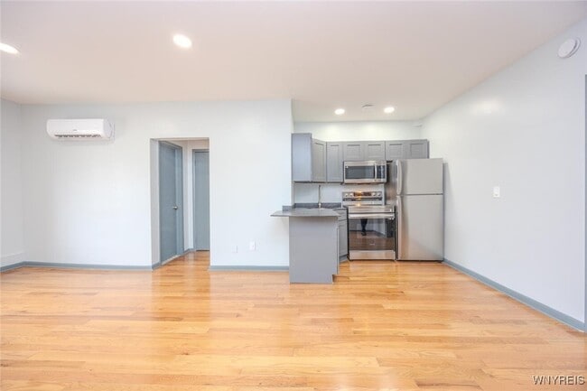 Building Photo - 530 Main St