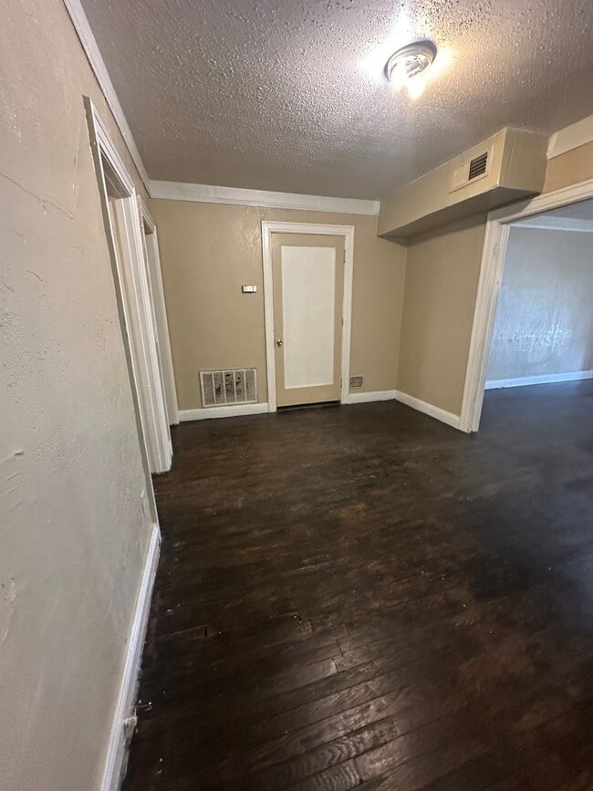 Building Photo - 412 SE 15th- Four Plex