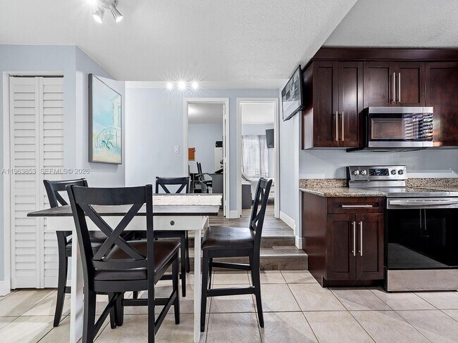 Building Photo - 1016 SW 12th Ave