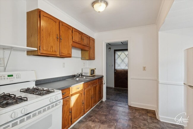 Building Photo - 2 Bedroom-1 Bath-$1200/month