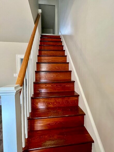 Building Photo - 127 W Penn Ave