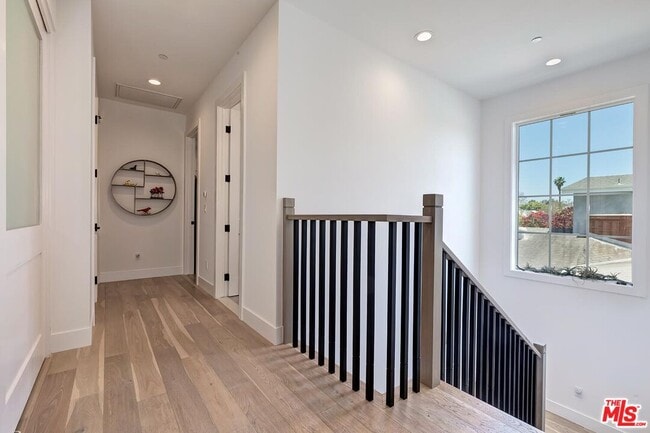 Building Photo - 2435 Louella Ave