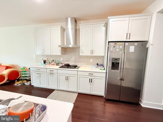 Building Photo - 161 Livingston Ln