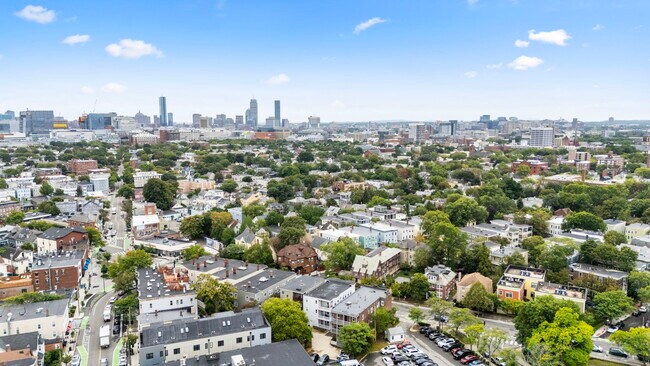 Building Photo - 1433 Cambridge St