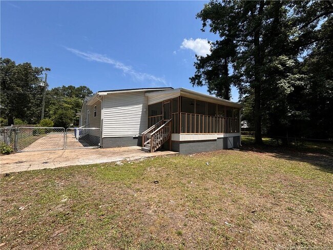 Building Photo - 929 Fleetwood Dr