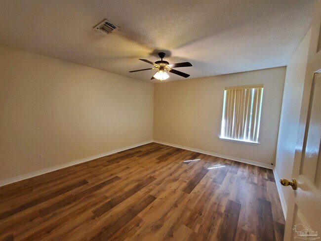 Building Photo - 2490 Vale Dr