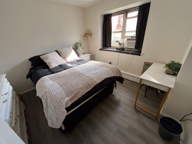 Building Photo - 1 Lakeview Dr