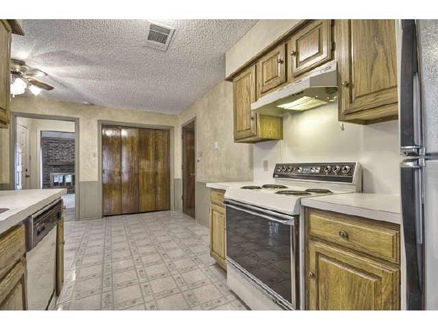 Building Photo - 2021 Chalfont Dr