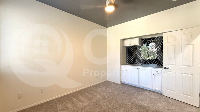 Building Photo - 4927 W Magdalena Ln