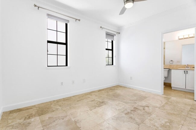 Building Photo - 691 Hibiscus St