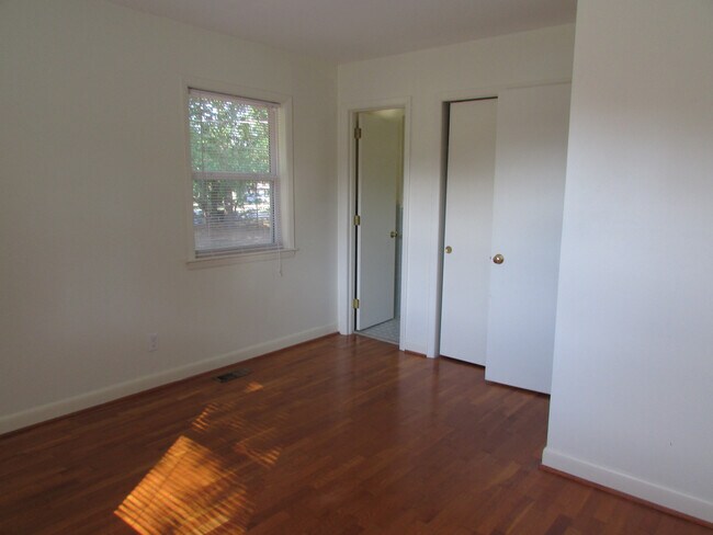 Building Photo - 202 Wrenwood Cir