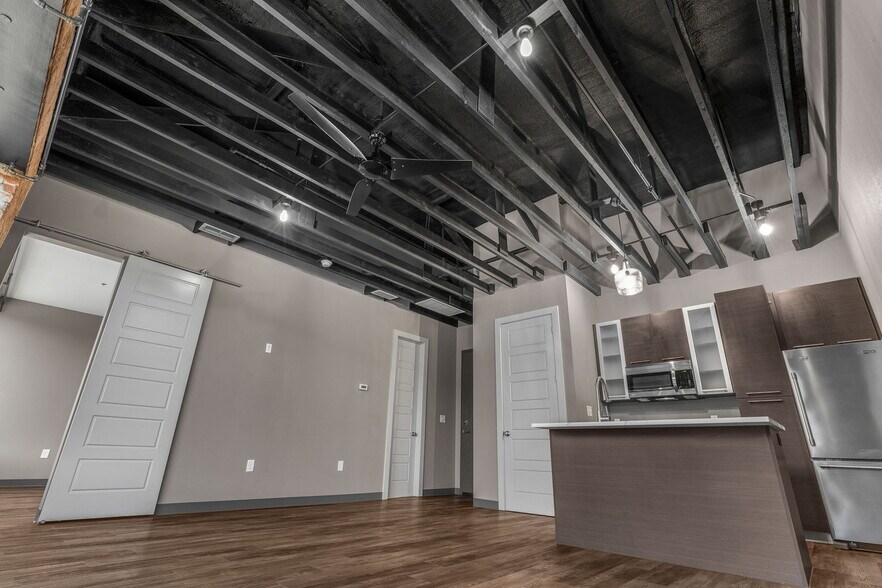 Building Photo - 901 9th St