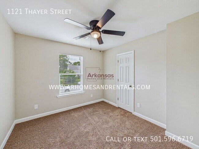 Building Photo - 1121 Thayer St