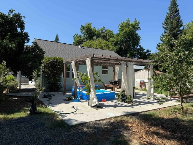 Building Photo - West Sac 2 Bed With River Access