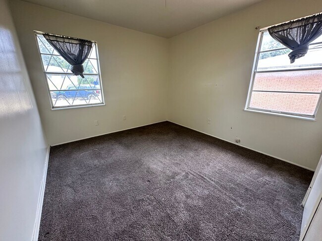 Building Photo - 1106 La Porte Dr