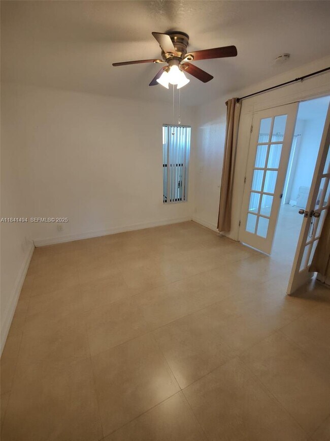 Building Photo - 616 Executive Center Dr