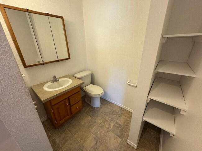 Building Photo - 618 Basin St NW