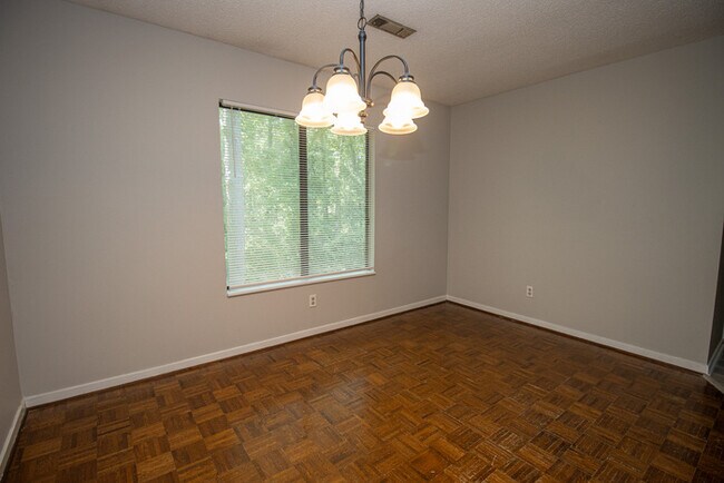 Building Photo - Spacious 2BR 2BA townhome in Village Creek!