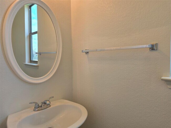 Building Photo - 160 Mistletoe Ln