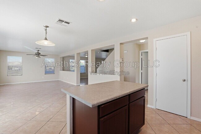 Building Photo - 5931 W Albeniz Pl