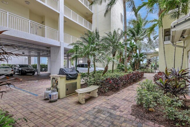 Building Photo - 975 NW Flagler Ave