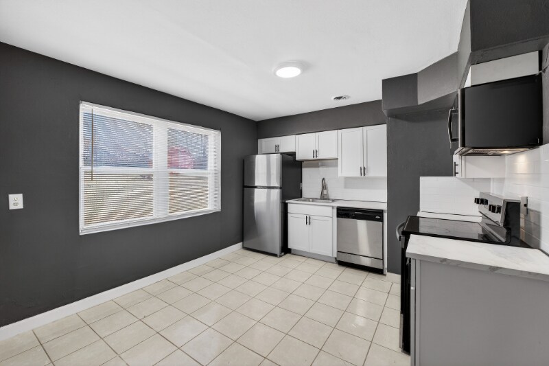 Building Photo - 10235 Midland Blvd