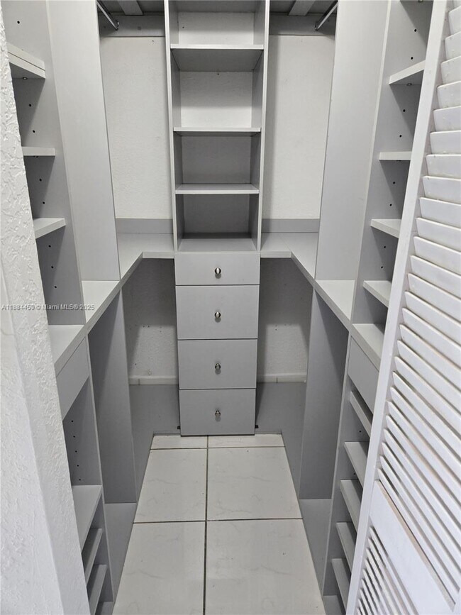 Building Photo - 210 W 68th St