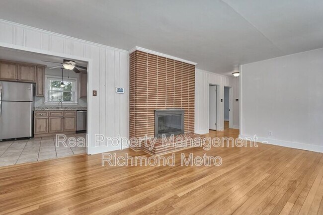 Building Photo - 7421 Dell Dr