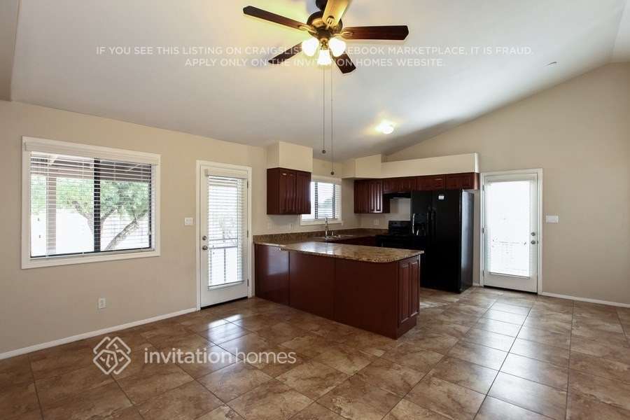 Building Photo - 607 S Pioneer
