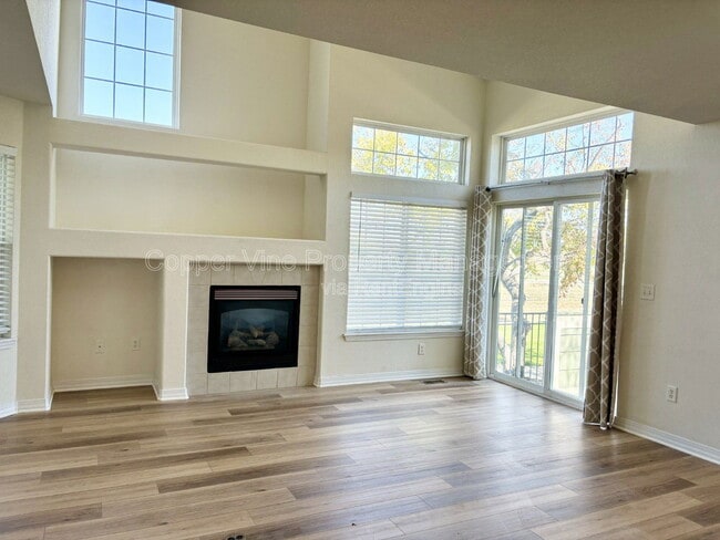Building Photo - 930 Button Rock Dr