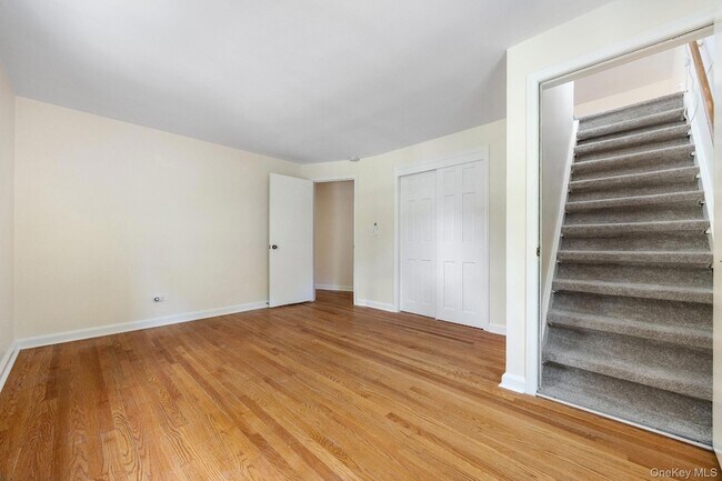 Building Photo - 1 Blackthorn Ln
