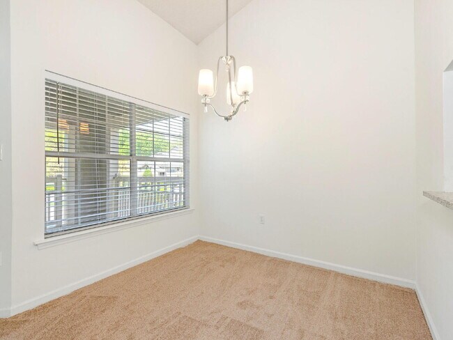 Building Photo - Updated 3 BR unit in the heart of South Park