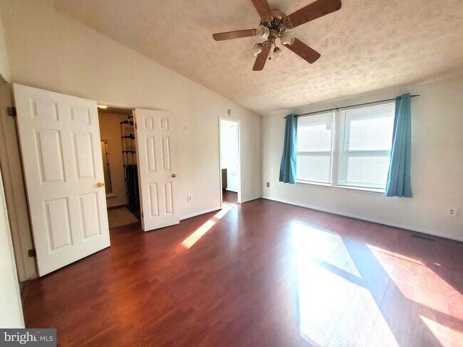 Building Photo - 7622 Mandan Rd