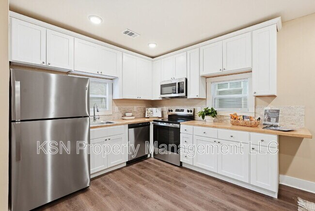 Building Photo - 716 W 38th St