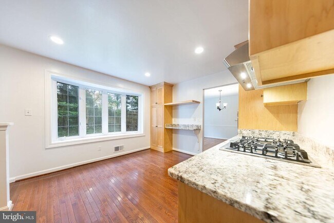 Building Photo - 615 Smallwood Rd
